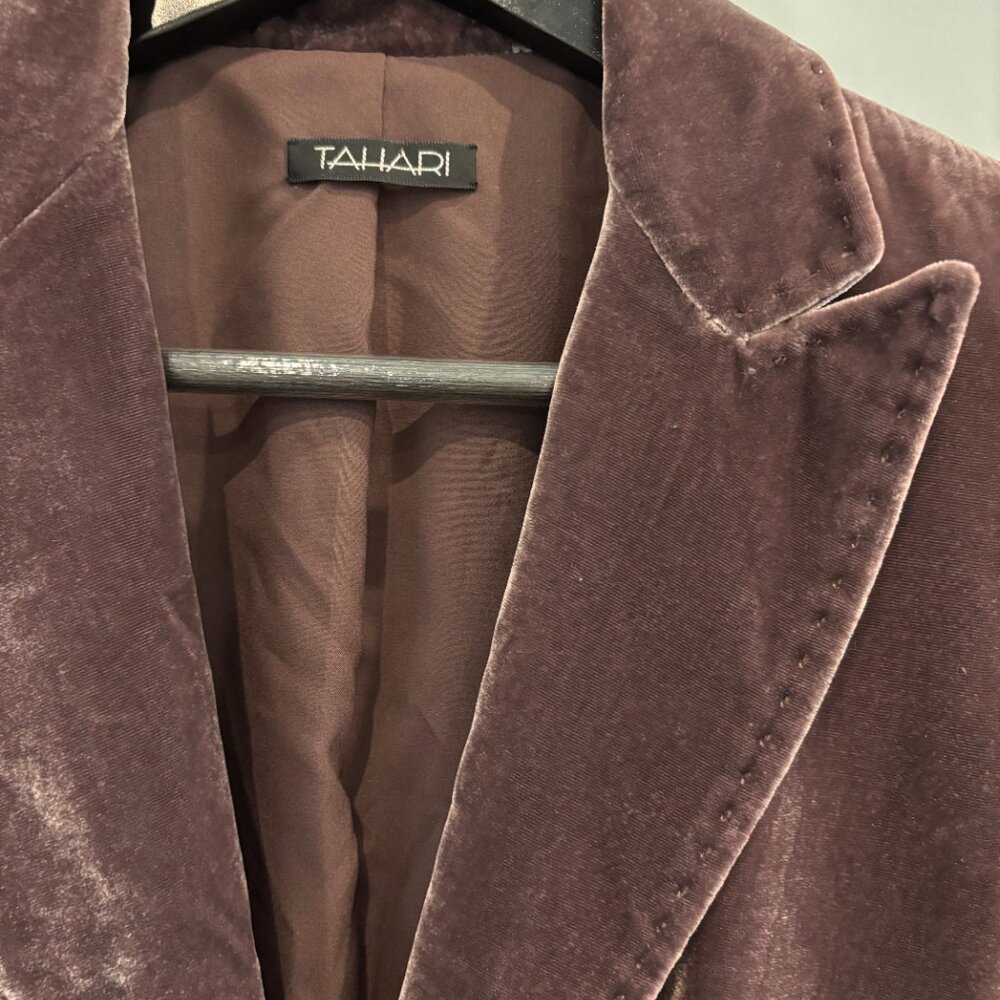 Tahari velvet blazer - Picture 2 of 4